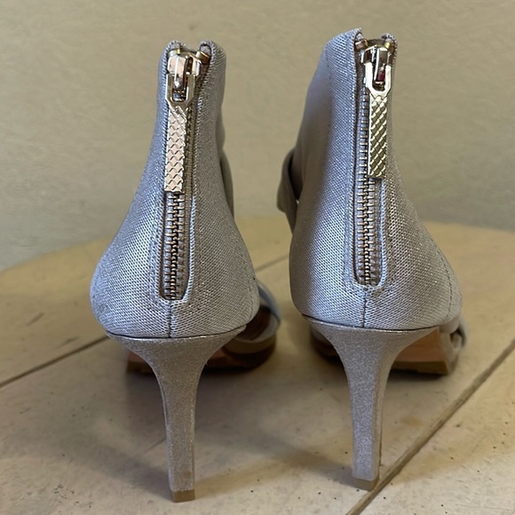 NEW Donald J. Pliner Tilly Gold Shimmer Leather/Fabric Sandal 3.5" Heel 8.5M - Picture 7 of 10